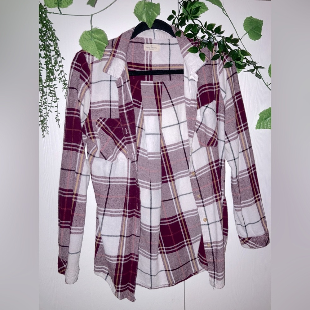 maroon and white button up flannel cozy fall outfit